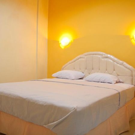 Galaxy Guest House Surabaya Bagian luar foto