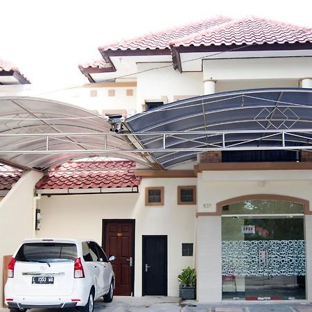 Galaxy Guest House Surabaya Bagian luar foto