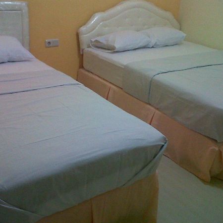 Galaxy Guest House Surabaya Bagian luar foto