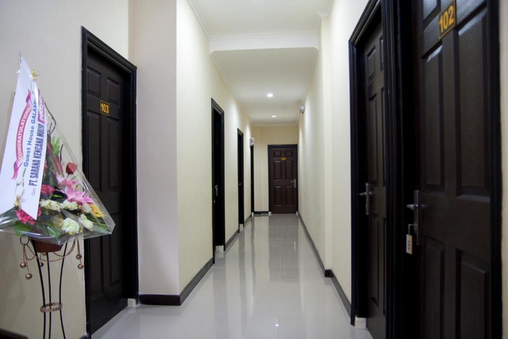 Galaxy Guest House Surabaya Bagian luar foto